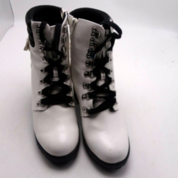 Mia White Booties Like New Size 8 - Picture 3 of 6